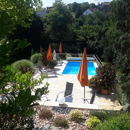 Am Weinberg Guest house *